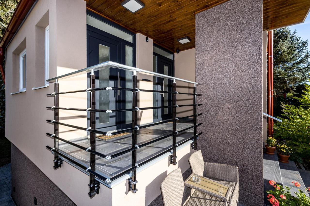 bergRESORT apartments Decin Bagian luar foto