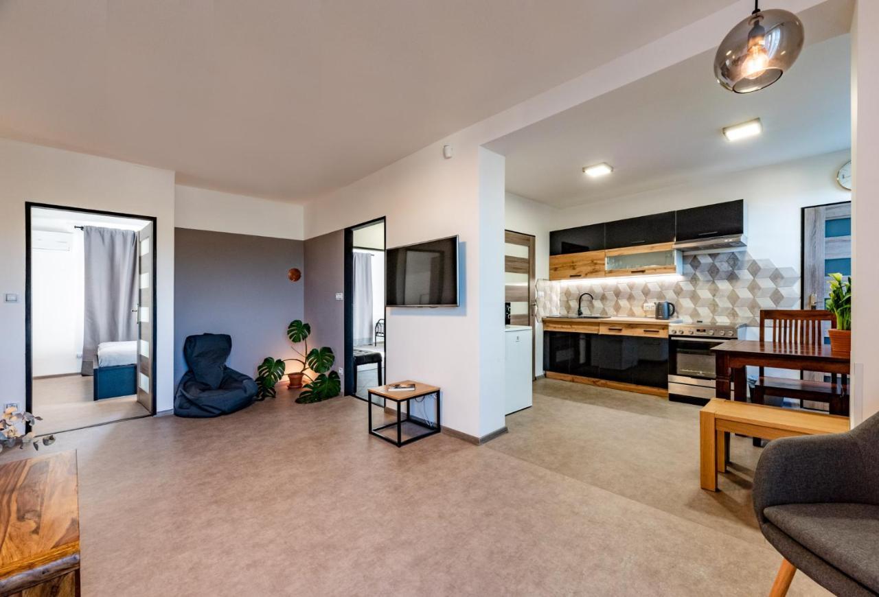 bergRESORT apartments Decin Bagian luar foto