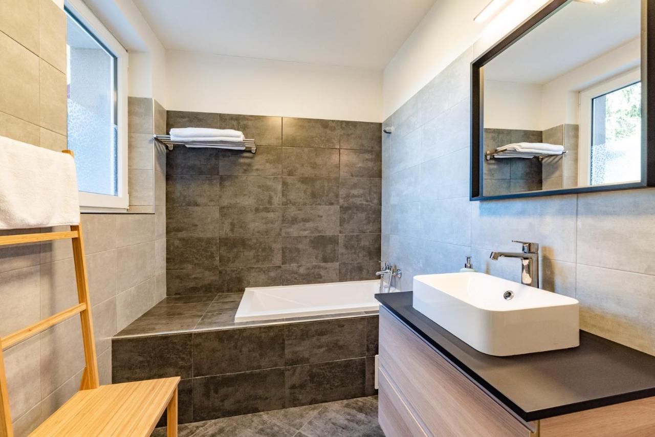 bergRESORT apartments Decin Bagian luar foto